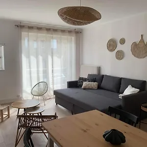 Appartement 40m2 Vue Sur Acces Direct Et Parking Prive, Dinard